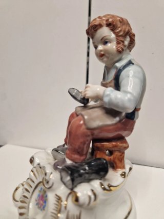 Figura zapatero porcelana