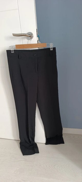Conjunto falda y pantalón negro (tipo uniforme)