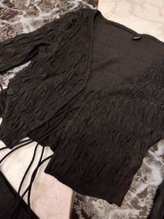 Conjunto negro crop top y falda