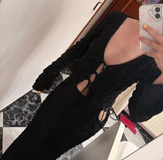 Conjunto negro crop top y falda