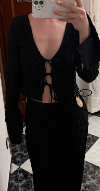 Conjunto negro crop top y falda