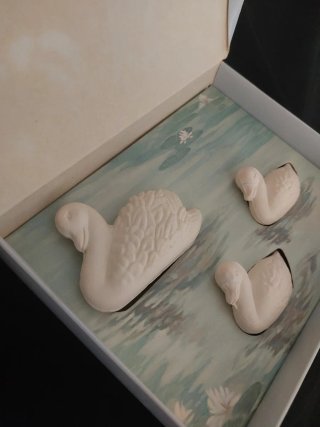 Estuche de jabones antiguos con forma de pato