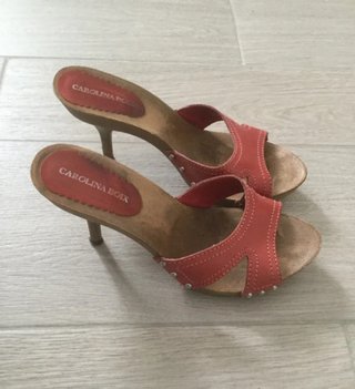 Sandalias de cuero rojo talla 38. Poco uso+ REGALO