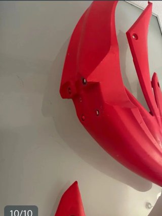 Plásticos moto rojos