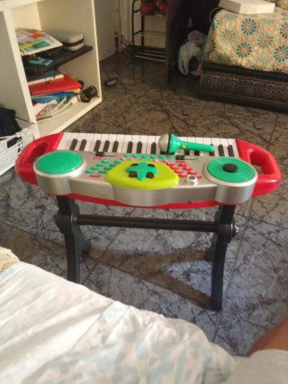 Piano infantil con pilas