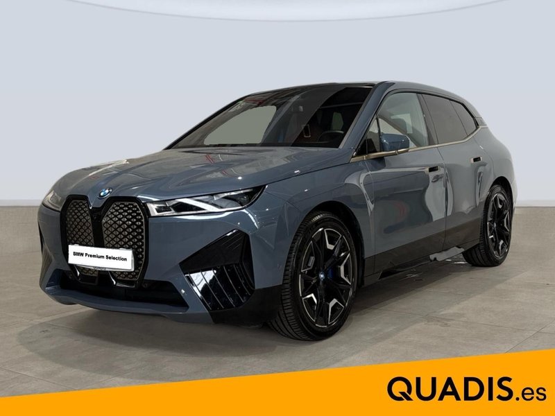 BMW iX xDrive50 385 kW (523 CV) - foto 1