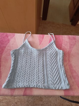 Top de punto con tirantes
