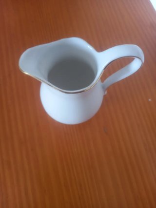 Vajilla de porcelana blanca
