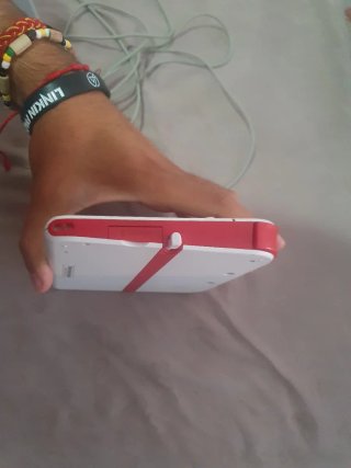 Nintendo 2DS Blanca y roja