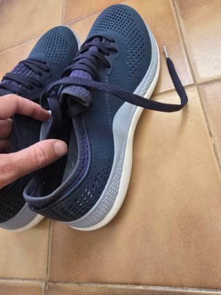 Crocs M10 Azul/Cinza Tamanho 43