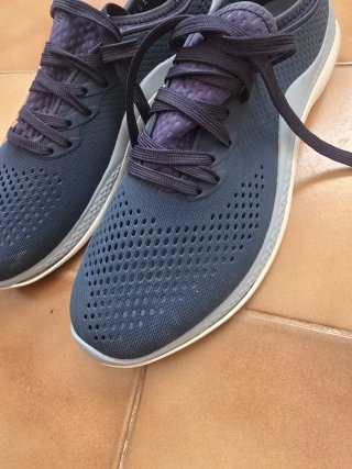 Crocs M10 Azul/Cinza Tamanho 43