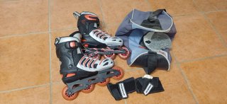 Patines en línea + muñequeras