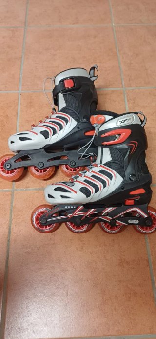 Patines en línea + muñequeras