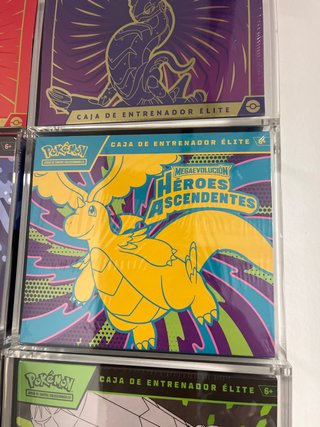 Pokémon Caja Entrenador Élite Héroes Ascendentes
