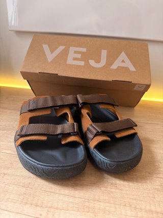 Sandalias Veja Hombre Marrón y Negro