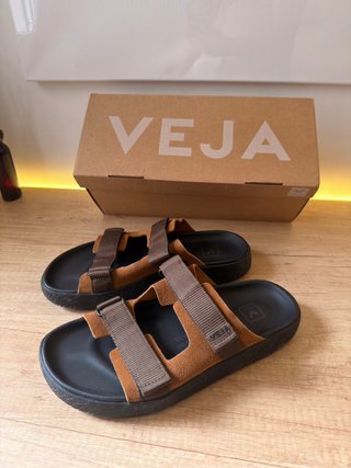 Sandalias Veja Hombre Marrón y Negro