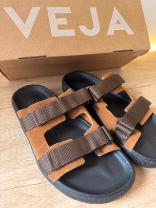 Sandalias Veja Hombre Marrón y Negro