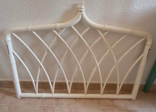 Cabecero de mimbre blanco estilo bambú