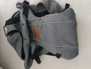Mochila porta bebé gris