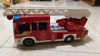 Camión de bomberos Playmobil con escalera