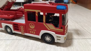 Camión de bomberos Playmobil con escalera