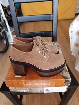 Zapatos de plataforma con tacón y cordones