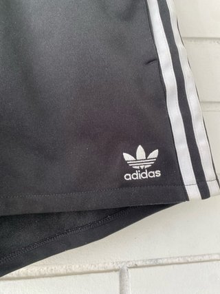 Pantalón corto Adidas negro