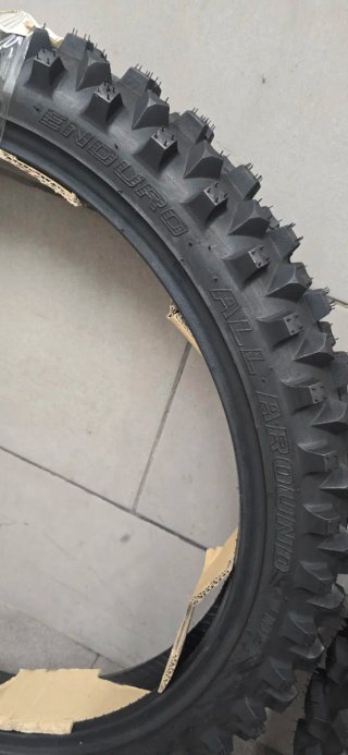 Neumáticos Enduro nuevos a estrenar