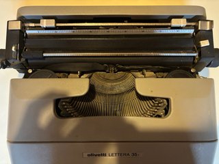 Máquina de escribir Olivetti Lettera 35