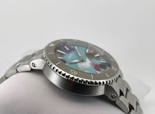 Oris Aquis Date Upcycle Automático