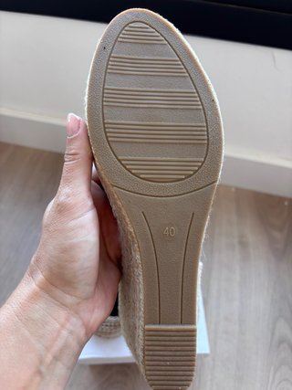 Alpargatas cuña negras y beige T40 nuevas