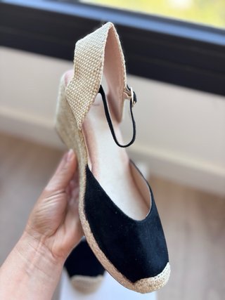 Alpargatas cuña negras y beige T40 nuevas
