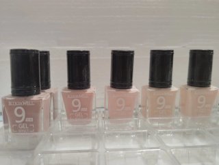 Maquillaje, pintalabios, pintauñas