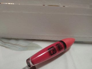 Maquillaje, pintalabios, pintauñas