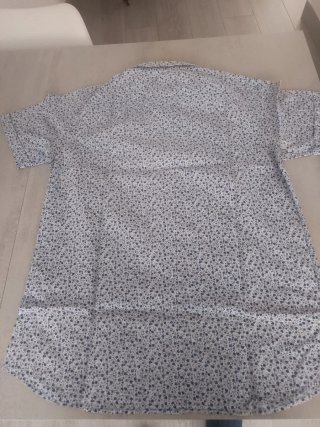 Camisa flores azules manga corta