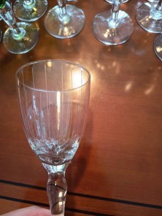 * Lote de 46 copas de cristal y 2 jarras
