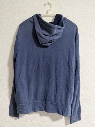 Chaqueta Tommy Hilfiger Gris y sudadera azul