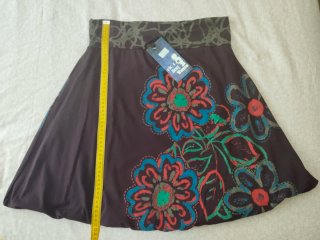 Falda estampada con flores