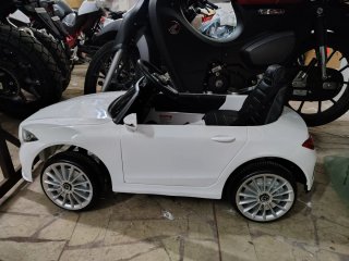 Macchina elettrica per bambini bianca