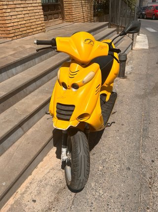 Beta Ark Scooter Amarillo