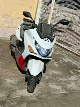 Maxi Scooter Blanca y Roja