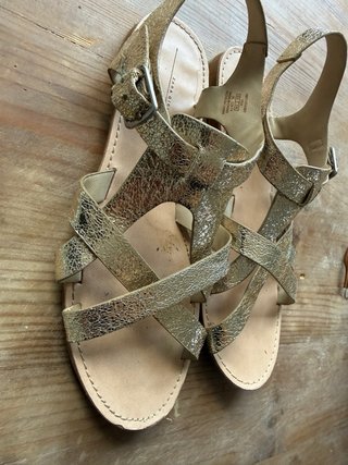 Sandalias doradas niña Zara Talla 36