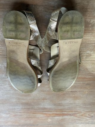 Sandalias doradas niña Zara Talla 36