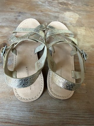 Sandalias doradas niña Zara Talla 36