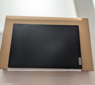 Portátil Lenovo V15 AMD Ryzen 3