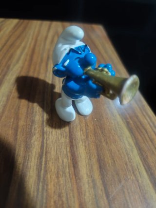 Pitufo con trompeta