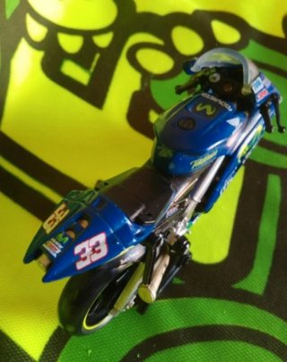 Moto a escala Colección Movistar