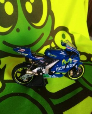 Moto a escala Colección Movistar