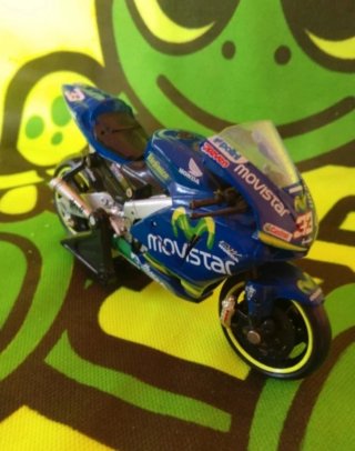 Moto a escala Colección Movistar