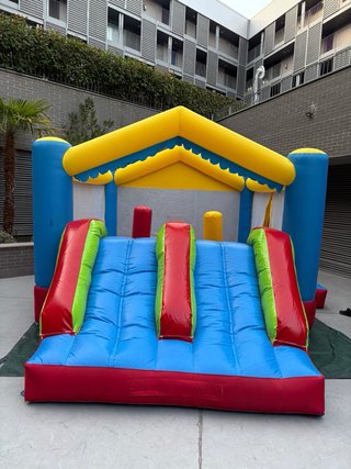 Alquiler Castillo Hinchable con Tobogán